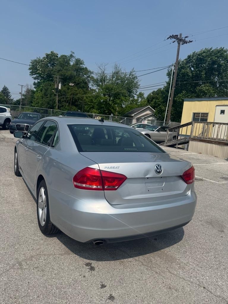 Volkswagen Passat 2.5L SE AT 2013