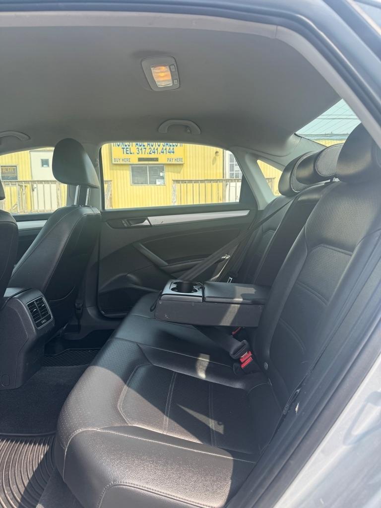 Volkswagen Passat 2.5L SE AT 2013