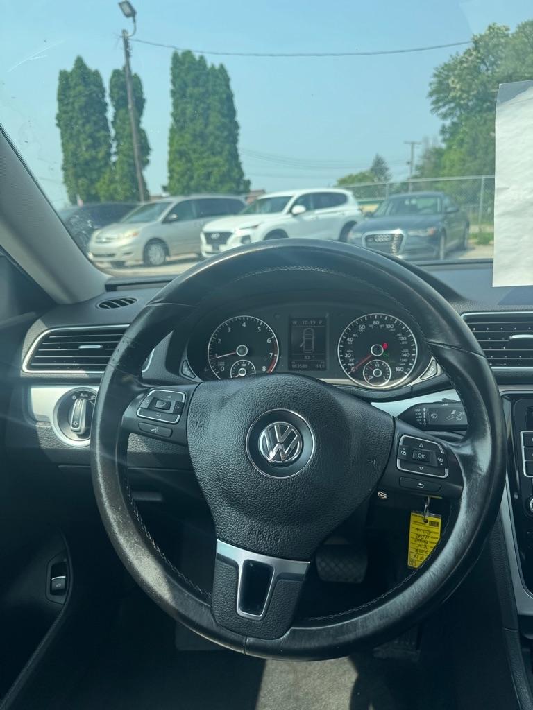 Volkswagen Passat 2.5L SE AT 2013