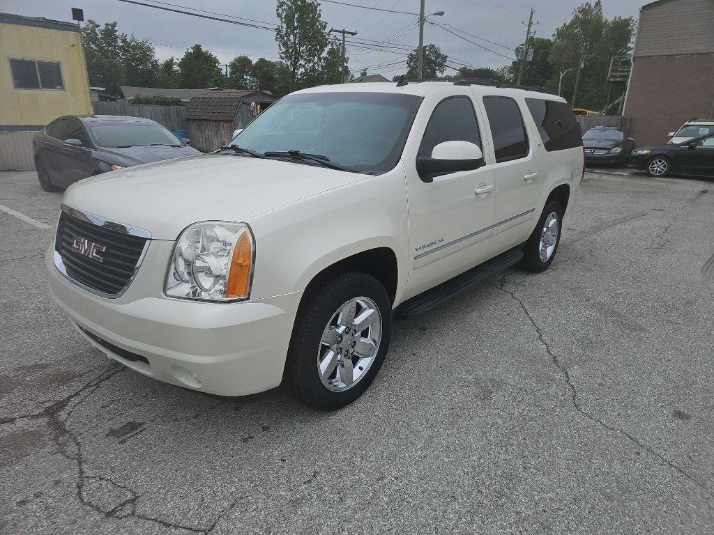 GMC Yukon XL SLT-1 1/2 Ton 4WD 2011