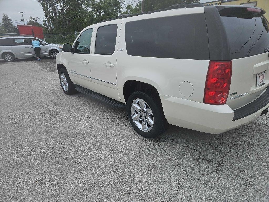 GMC Yukon XL SLT-1 1/2 Ton 4WD 2011