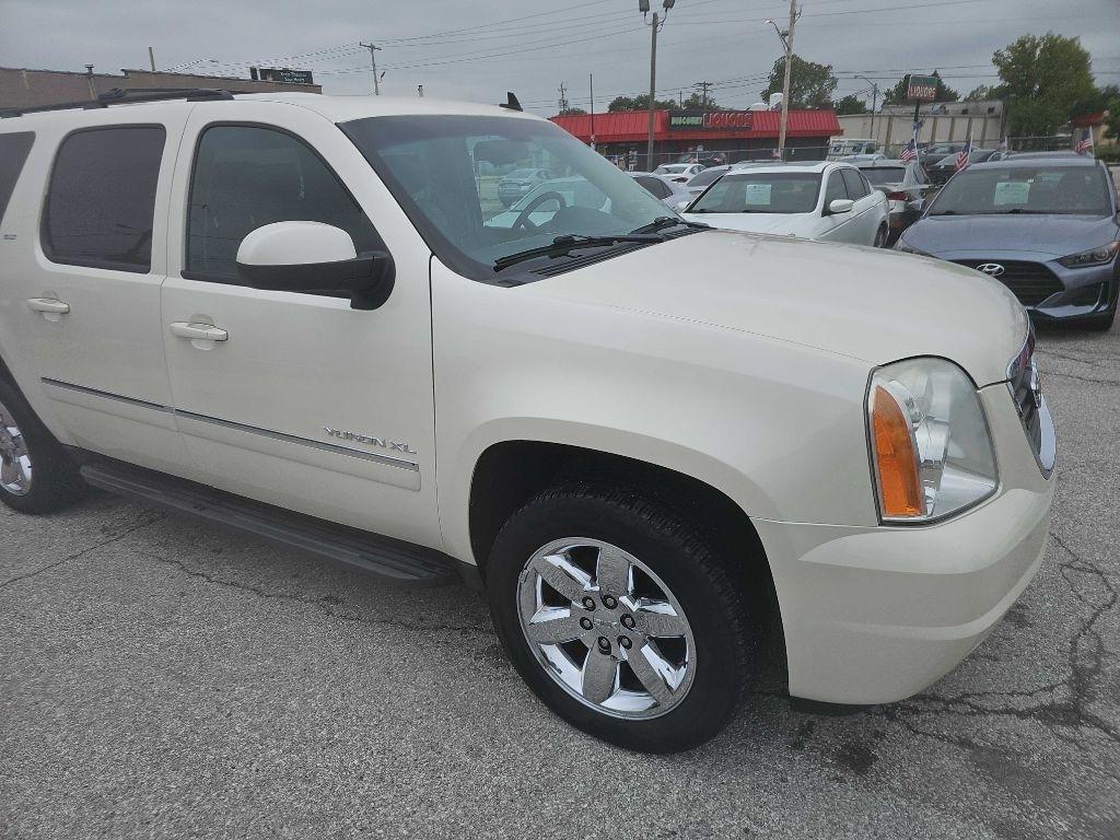 GMC Yukon XL SLT-1 1/2 Ton 4WD 2011