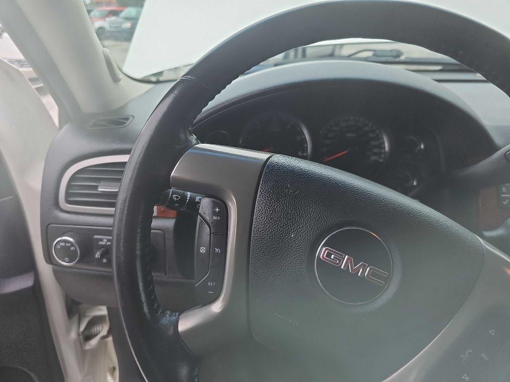 GMC Yukon XL SLT-1 1/2 Ton 4WD 2011