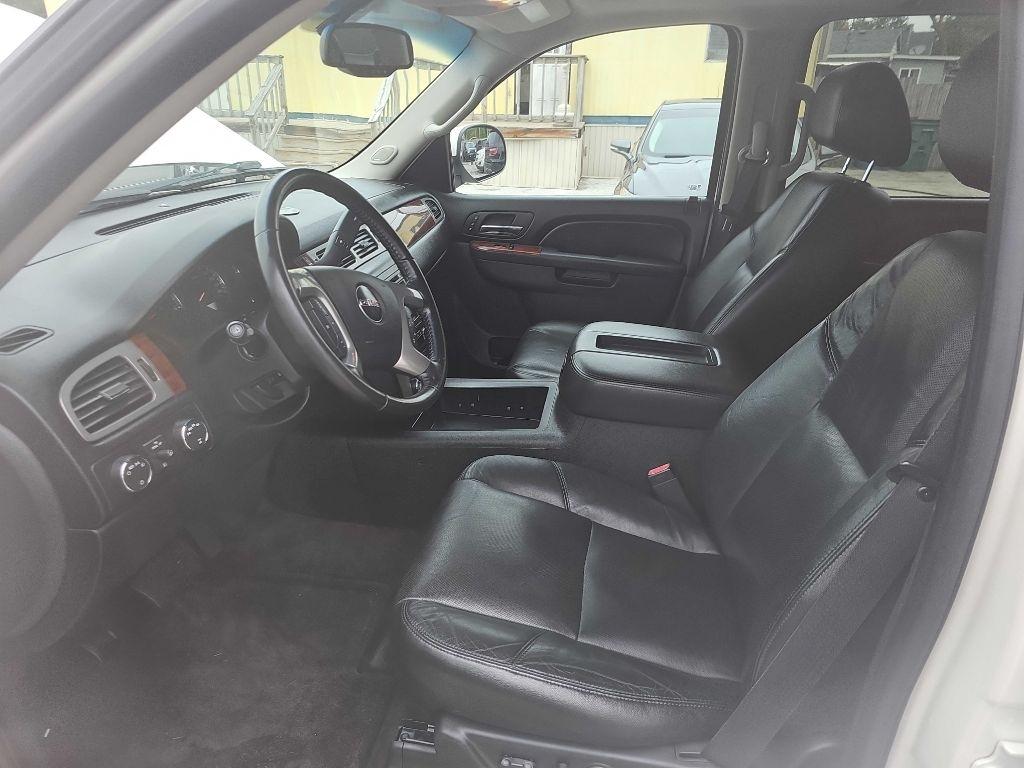 GMC Yukon XL SLT-1 1/2 Ton 4WD 2011