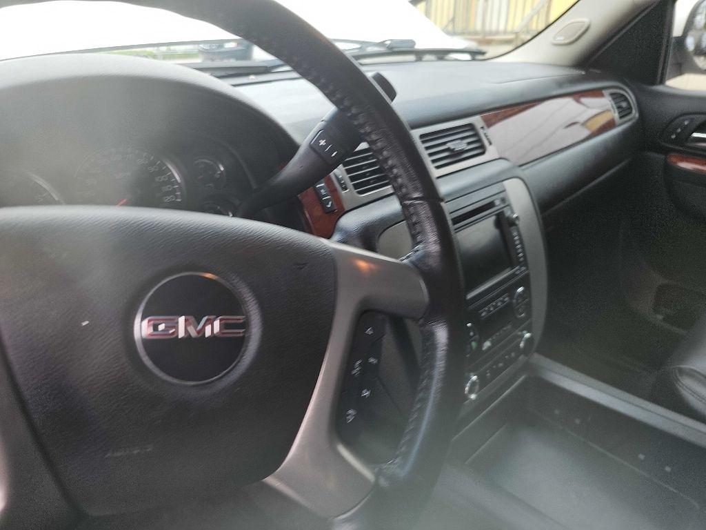GMC Yukon XL SLT-1 1/2 Ton 4WD 2011
