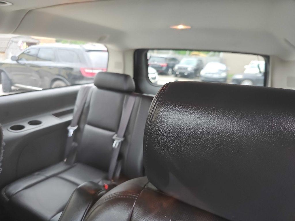GMC Yukon XL SLT-1 1/2 Ton 4WD 2011