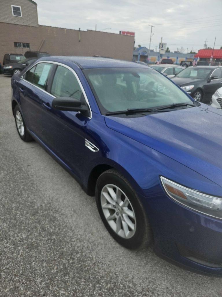 Ford Taurus 4dr Sdn SE FWD 2014