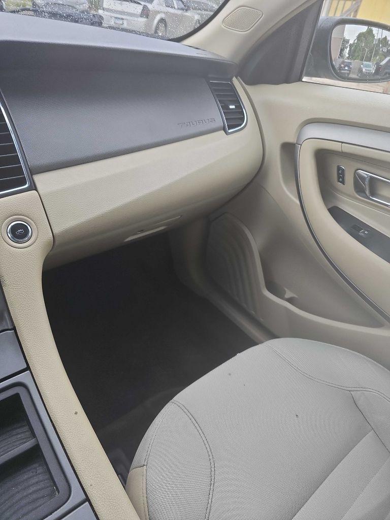 Ford Taurus 4dr Sdn SE FWD 2014