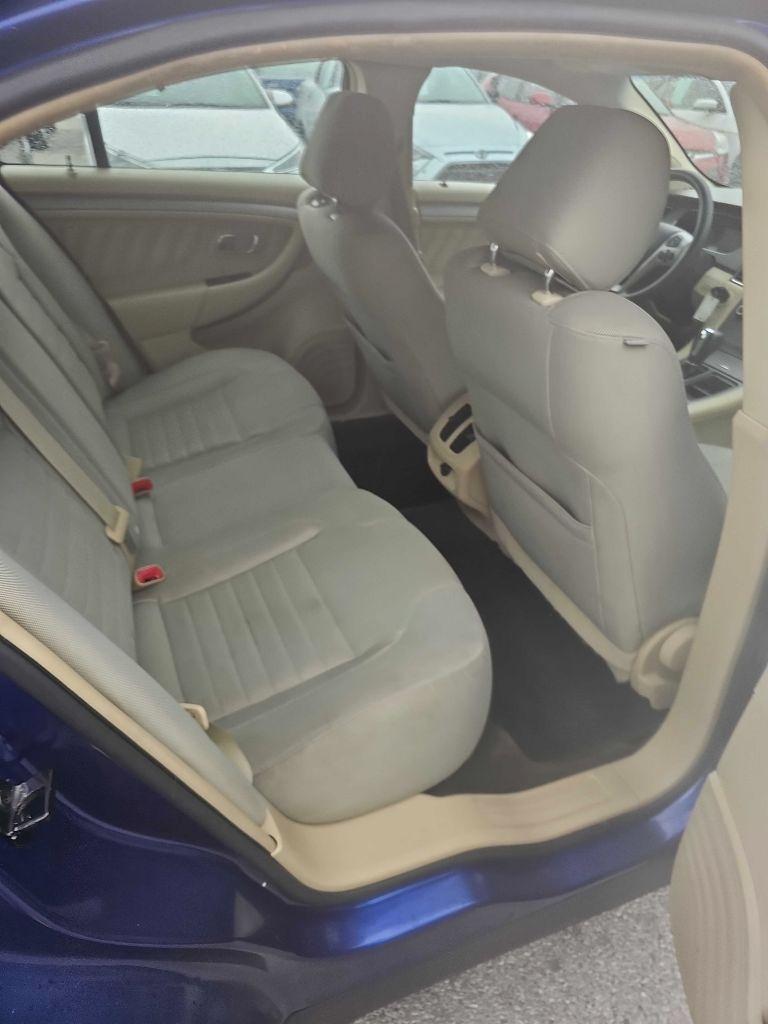 Ford Taurus 4dr Sdn SE FWD 2014