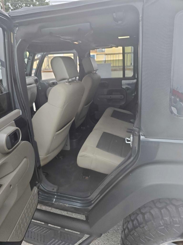 Jeep Wrangler Unlimited 4WD 4dr Sport 2010