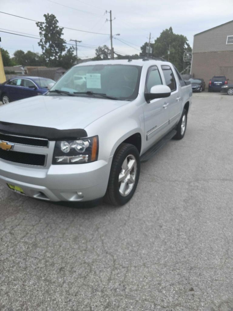 Chevrolet Avalanche 4WD Crew Cab LT 2012