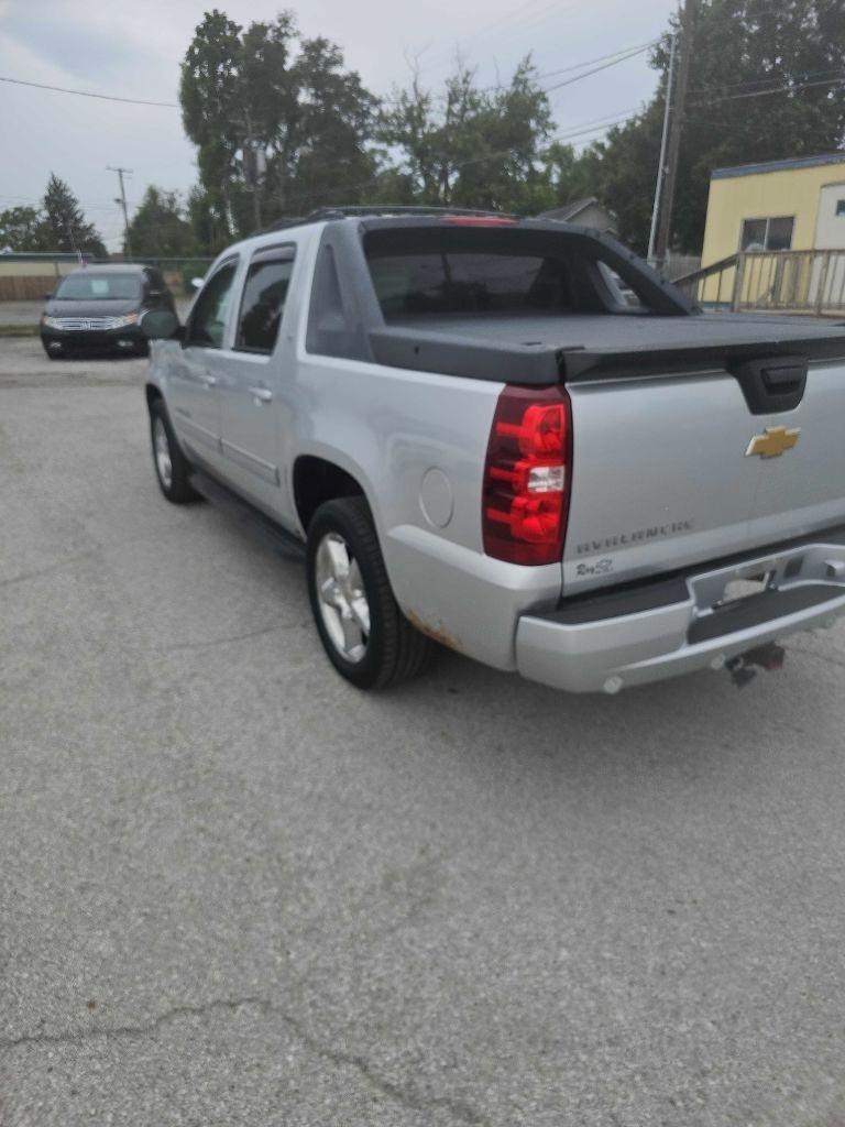 Chevrolet Avalanche 4WD Crew Cab LT 2012