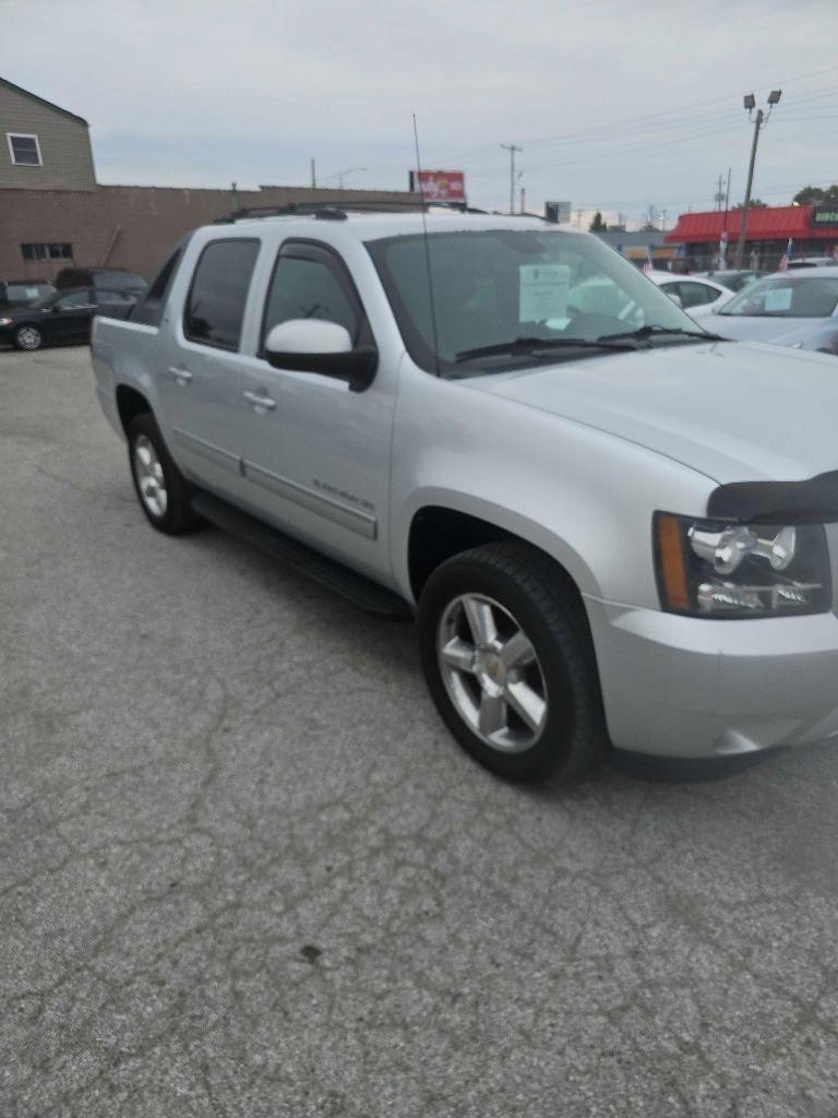 Chevrolet Avalanche 4WD Crew Cab LT 2012