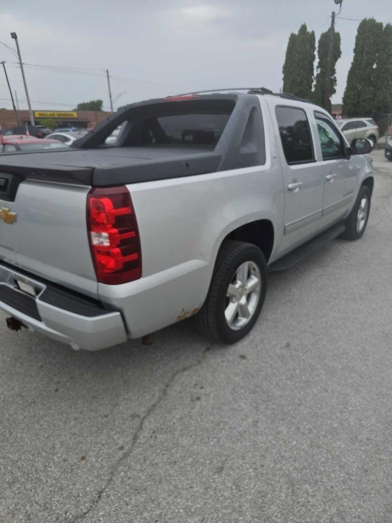 Chevrolet Avalanche 4WD Crew Cab LT 2012