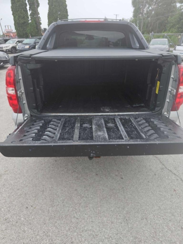 Chevrolet Avalanche 4WD Crew Cab LT 2012