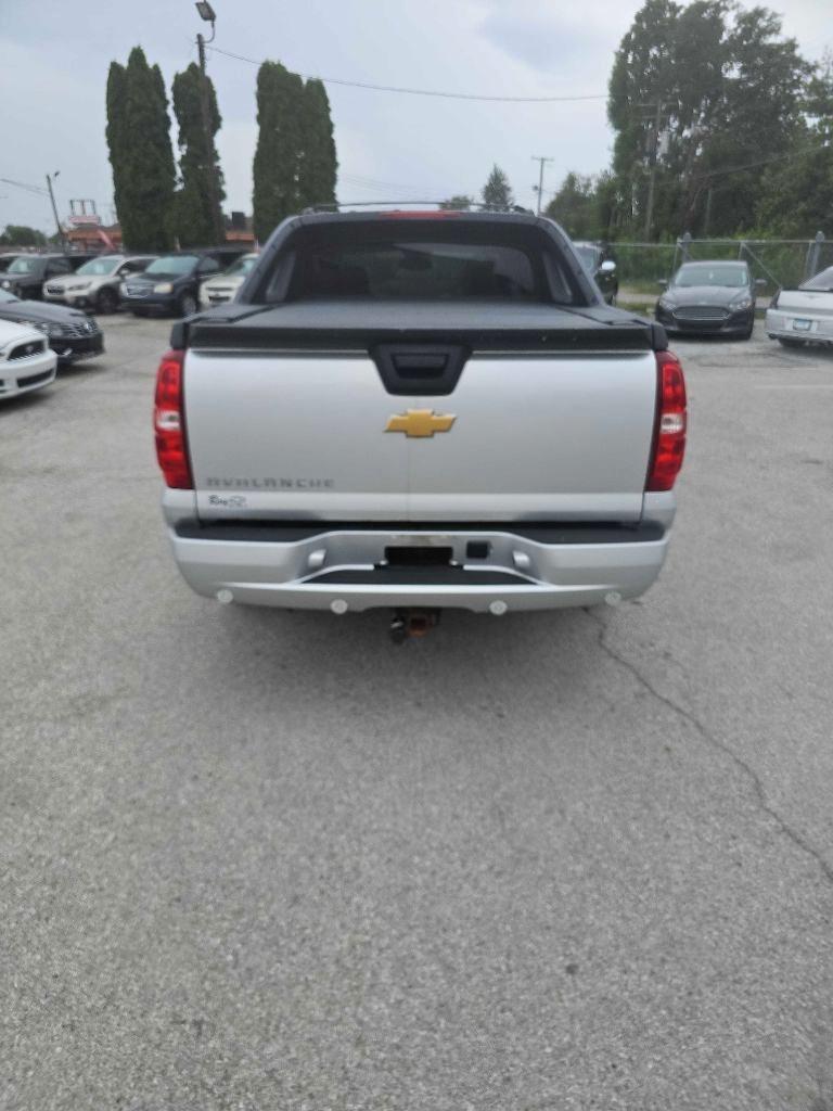 Chevrolet Avalanche 4WD Crew Cab LT 2012