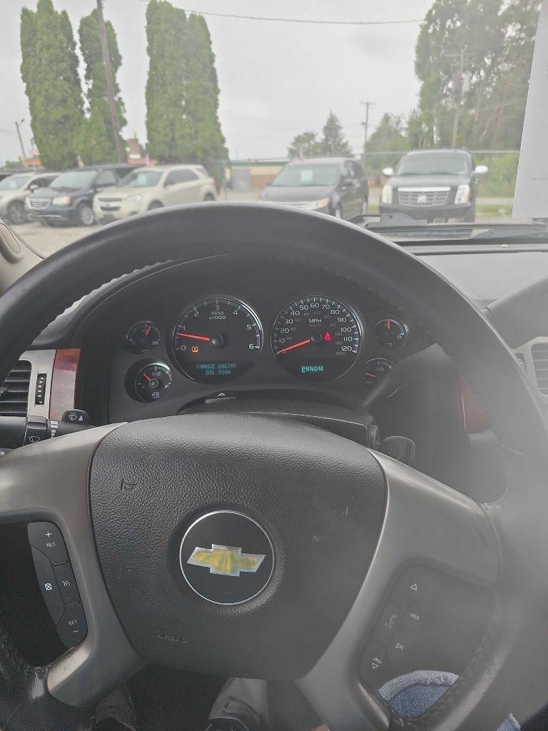 Chevrolet Avalanche 4WD Crew Cab LT 2012