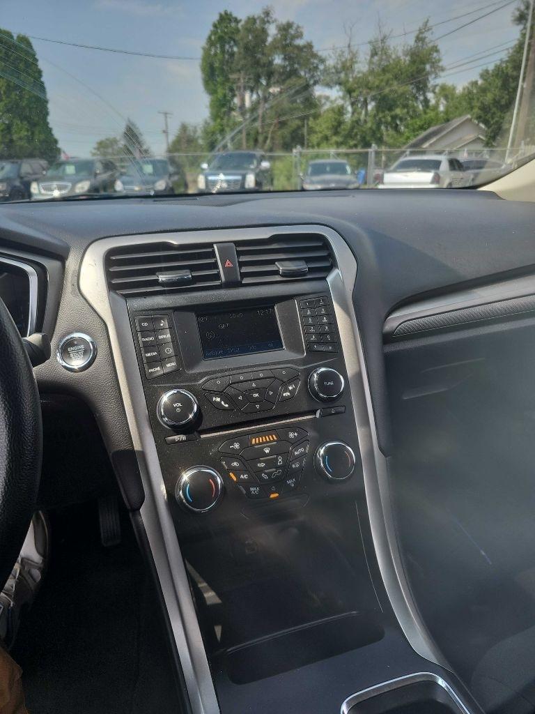 Ford Fusion Hybrid SE FWD 2018