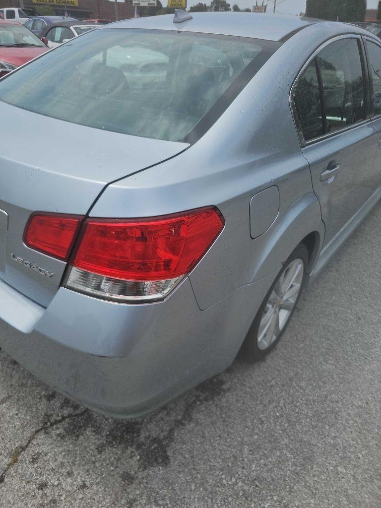 Subaru Legacy 4dr Sdn H4 Auto 2.5i Premium 2014