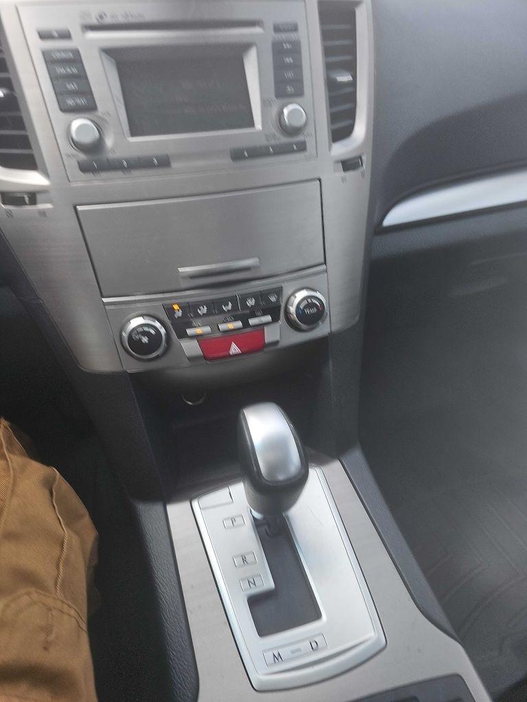 Subaru Legacy 4dr Sdn H4 Auto 2.5i Premium 2014