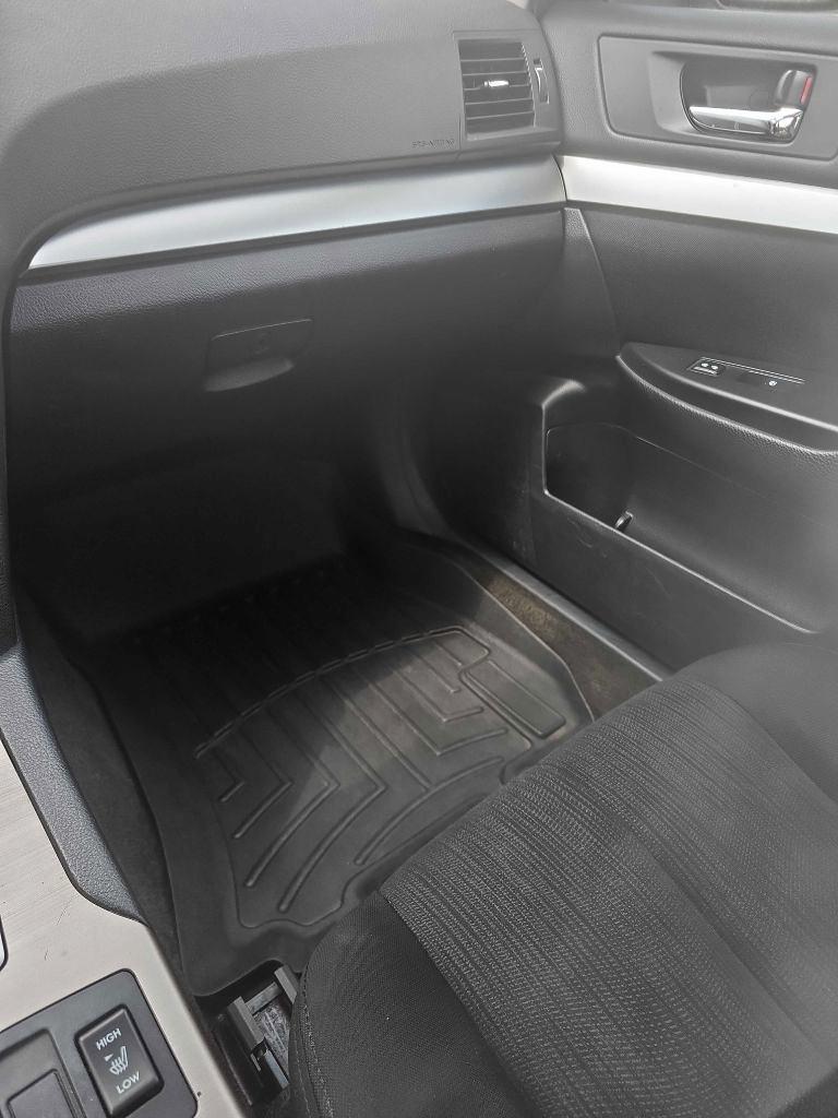 Subaru Legacy 4dr Sdn H4 Auto 2.5i Premium 2014