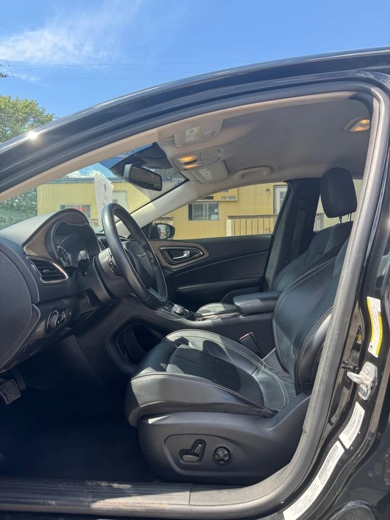 Chrysler 200 4dr Sdn C AWD 2015