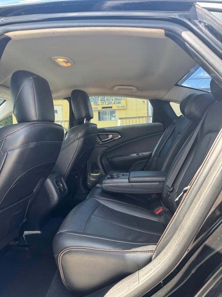 Chrysler 200 4dr Sdn C AWD 2015
