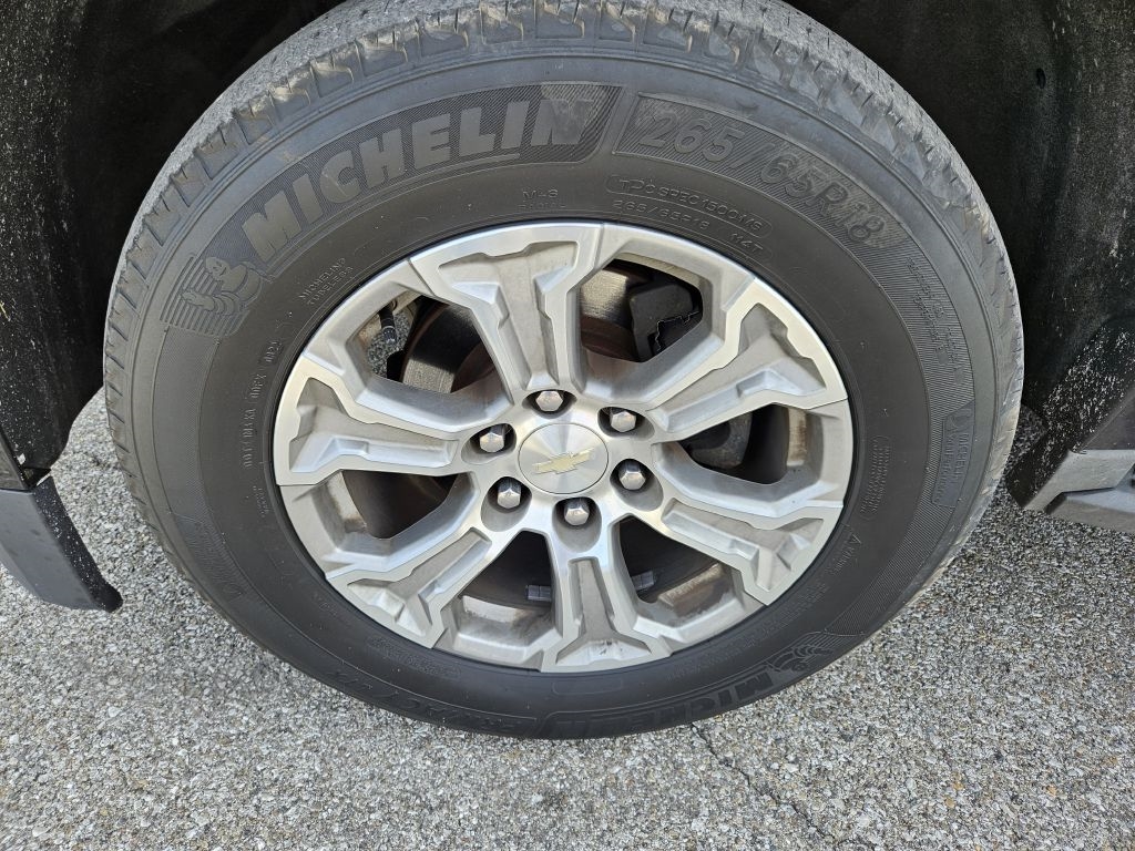 Chevrolet Suburban 4WD 4dr LT 2015 Chevrolet Suburban 4WD 4dr LT 2015