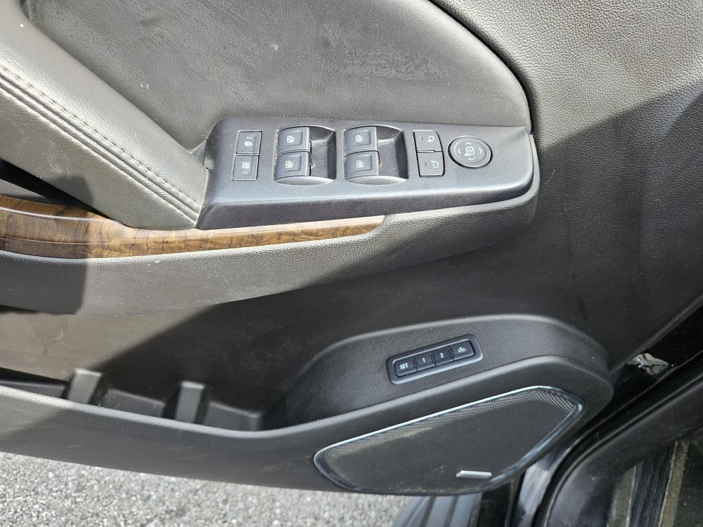 Chevrolet Suburban 4WD 4dr LT 2015 Chevrolet Suburban 4WD 4dr LT 2015