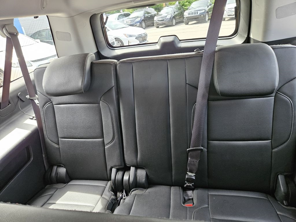 Chevrolet Suburban 4WD 4dr LT 2015 Chevrolet Suburban 4WD 4dr LT 2015