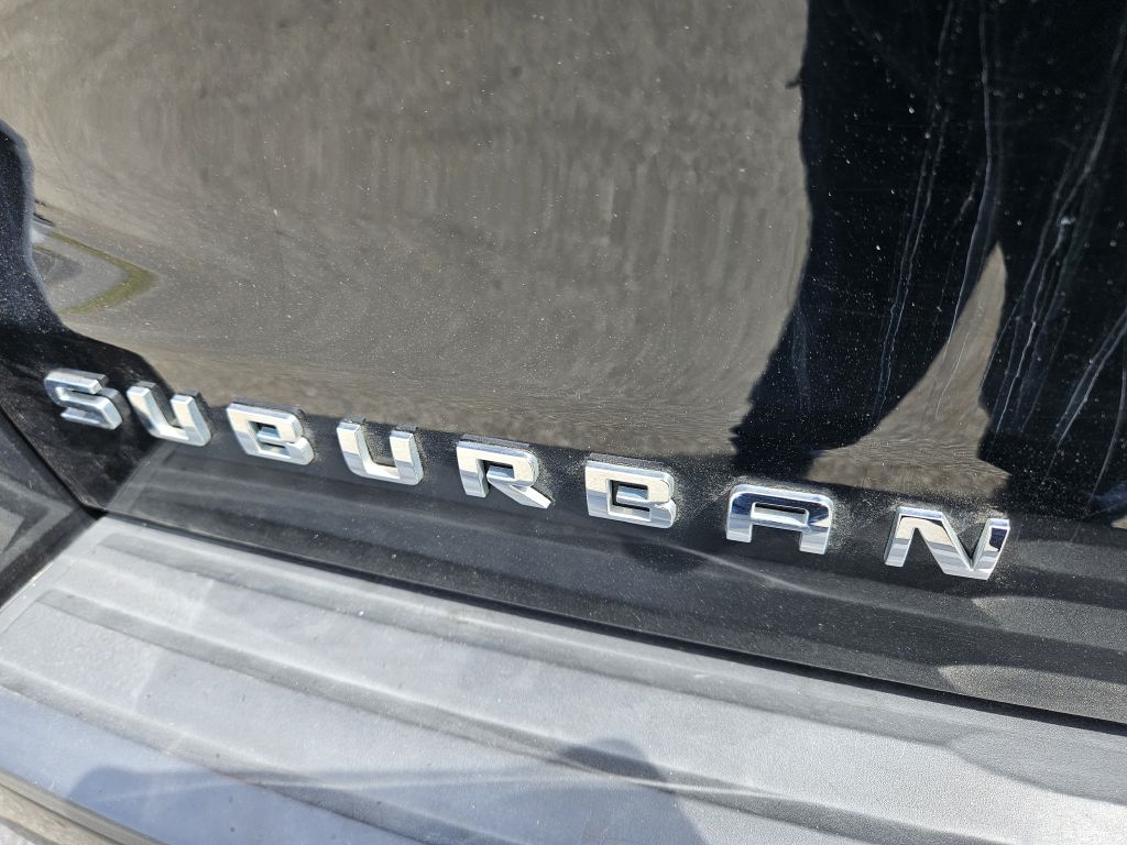 Chevrolet Suburban 4WD 4dr LT 2015 Chevrolet Suburban 4WD 4dr LT 2015