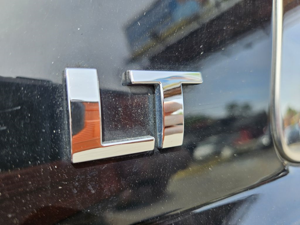 Chevrolet Suburban 4WD 4dr LT 2015 Chevrolet Suburban 4WD 4dr LT 2015