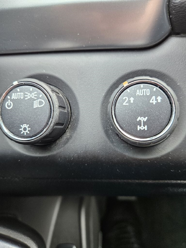 Chevrolet Suburban 4WD 4dr LT 2015 Chevrolet Suburban 4WD 4dr LT 2015