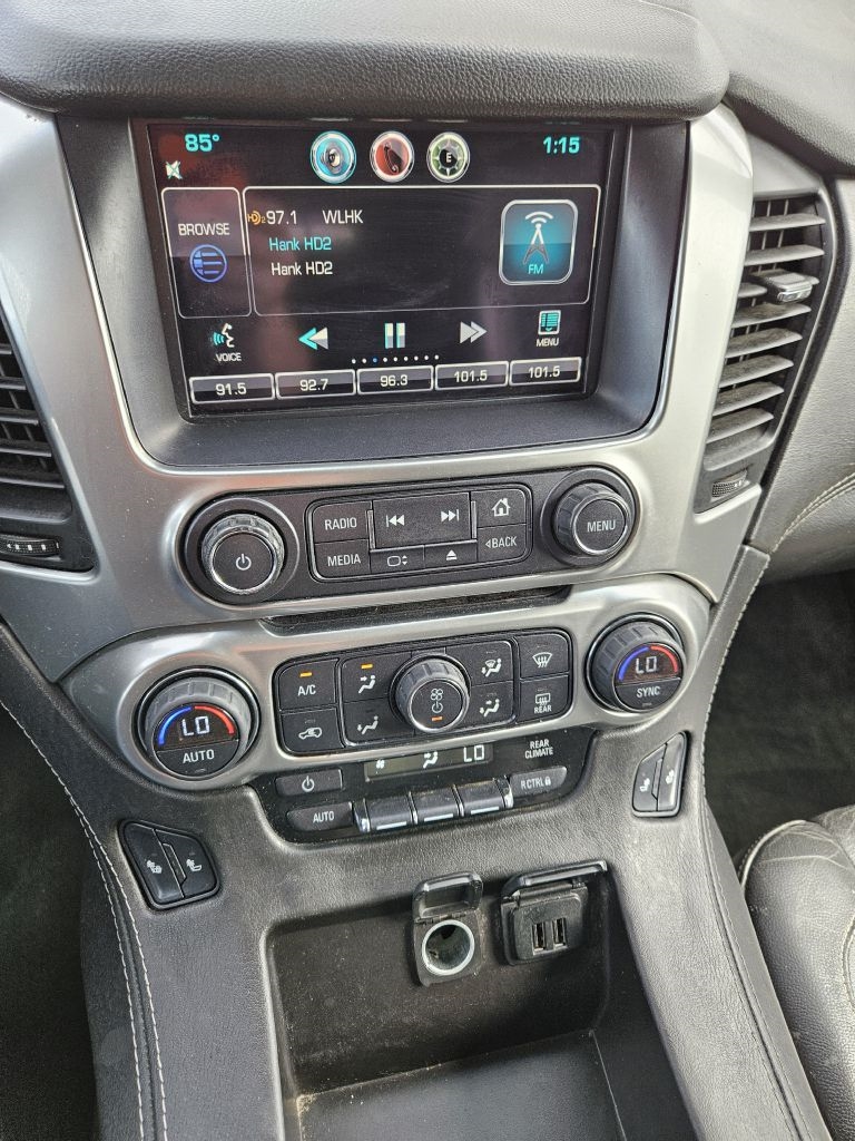 Chevrolet Suburban 4WD 4dr LT 2015 Chevrolet Suburban 4WD 4dr LT 2015