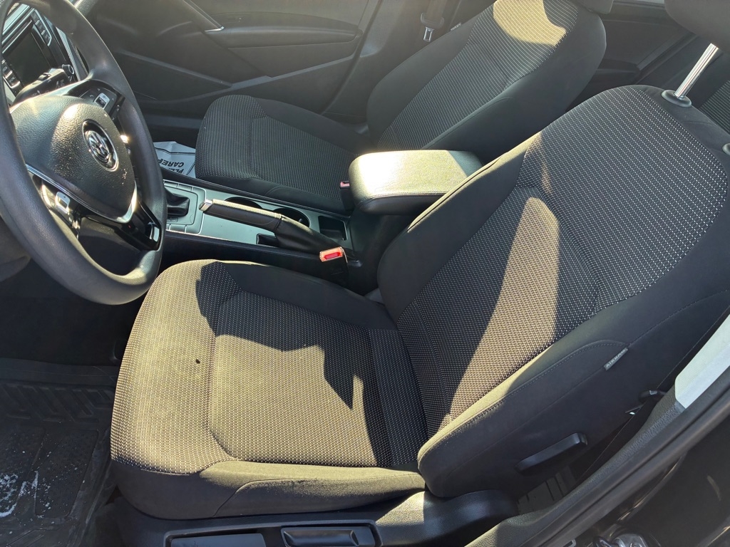 Volkswagen Passat 4dr Sdn 1.8T Auto S 2016