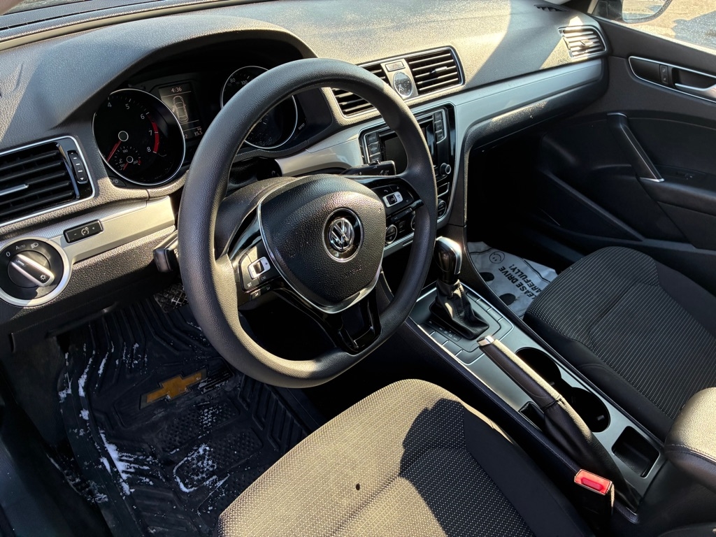 Volkswagen Passat 4dr Sdn 1.8T Auto S 2016