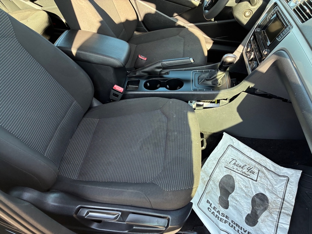 Volkswagen Passat 4dr Sdn 1.8T Auto S 2016