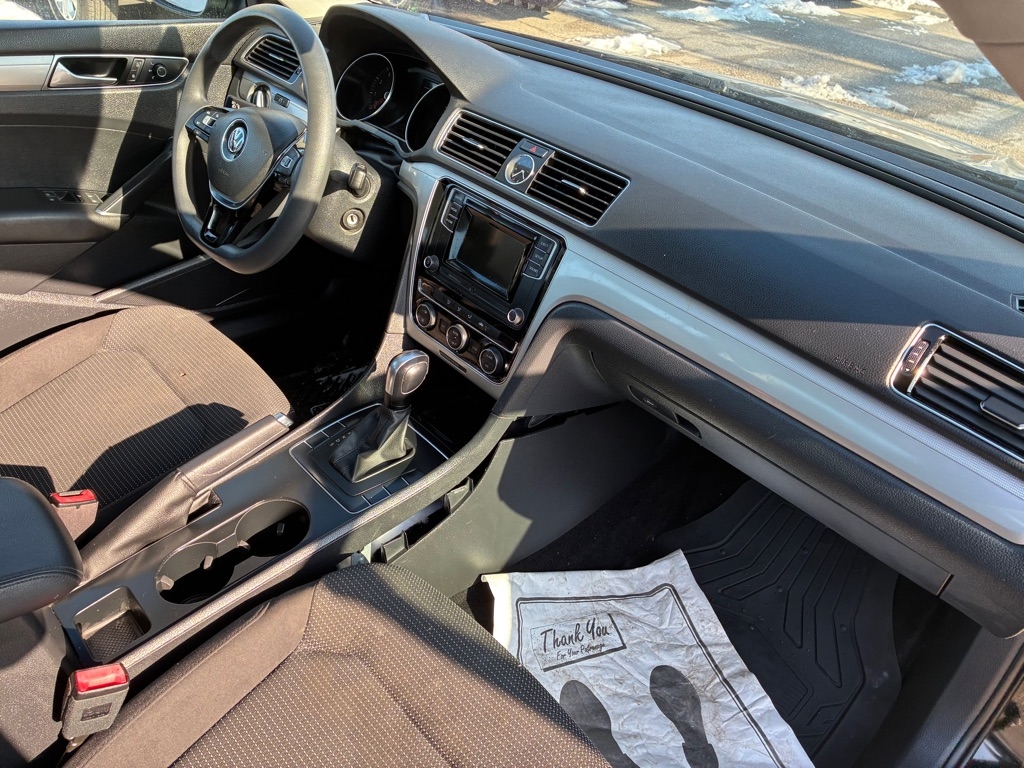 Volkswagen Passat 4dr Sdn 1.8T Auto S 2016