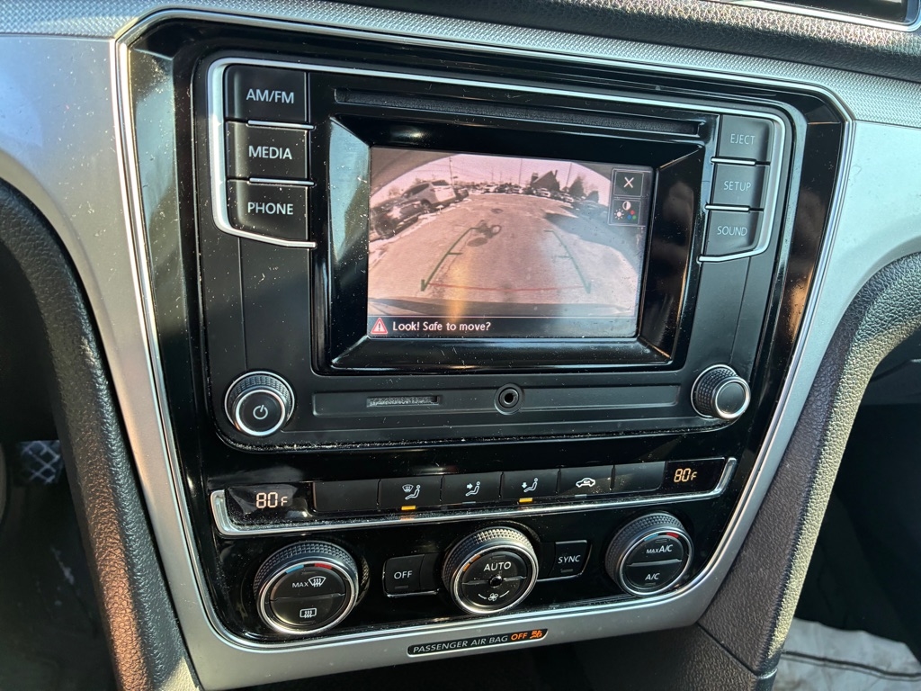 Volkswagen Passat 4dr Sdn 1.8T Auto S 2016