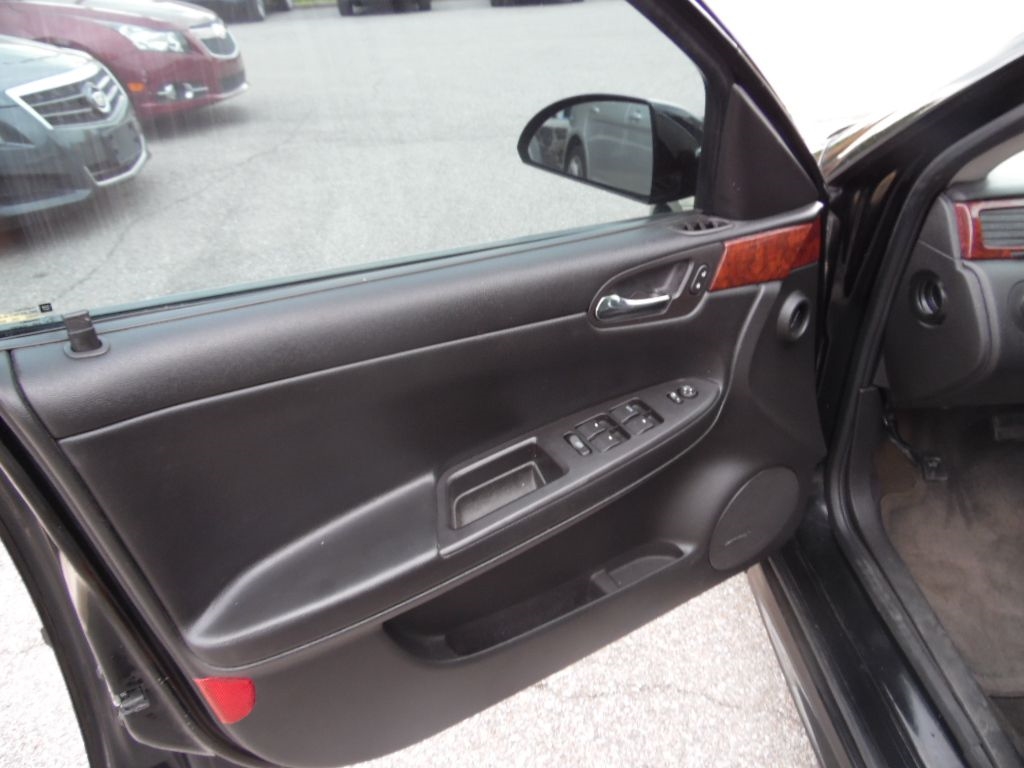 Chevrolet Impala 4dr Sdn 3.5L LT 2009