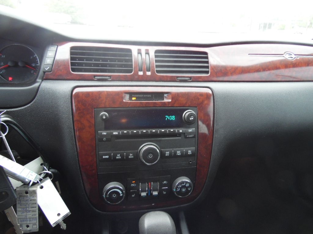 Chevrolet Impala 4dr Sdn 3.5L LT 2009