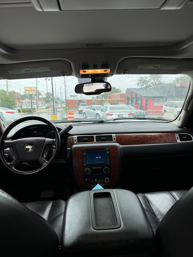 Chevrolet Suburban 4WD 4dr 1500 LTZ 2007