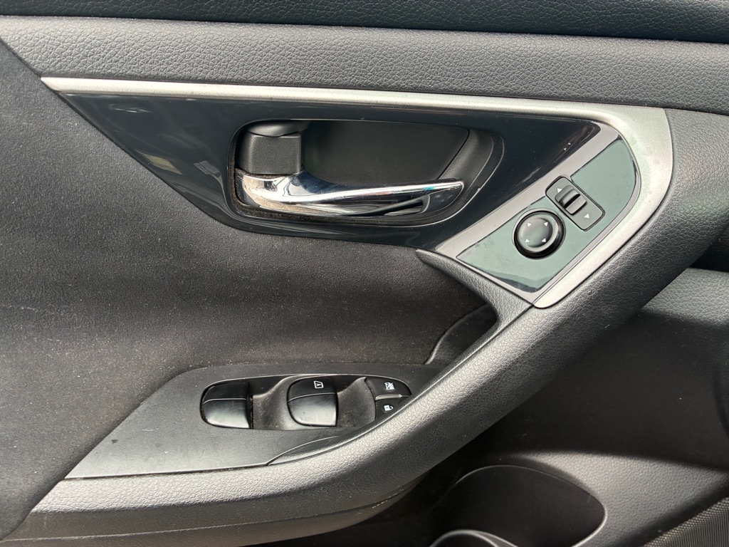 Nissan Altima 4dr Sdn I4 2.5 SV 2014