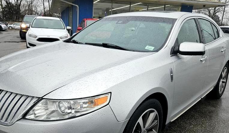 Lincoln MKS 4dr Sdn 3.7L FWD 2011