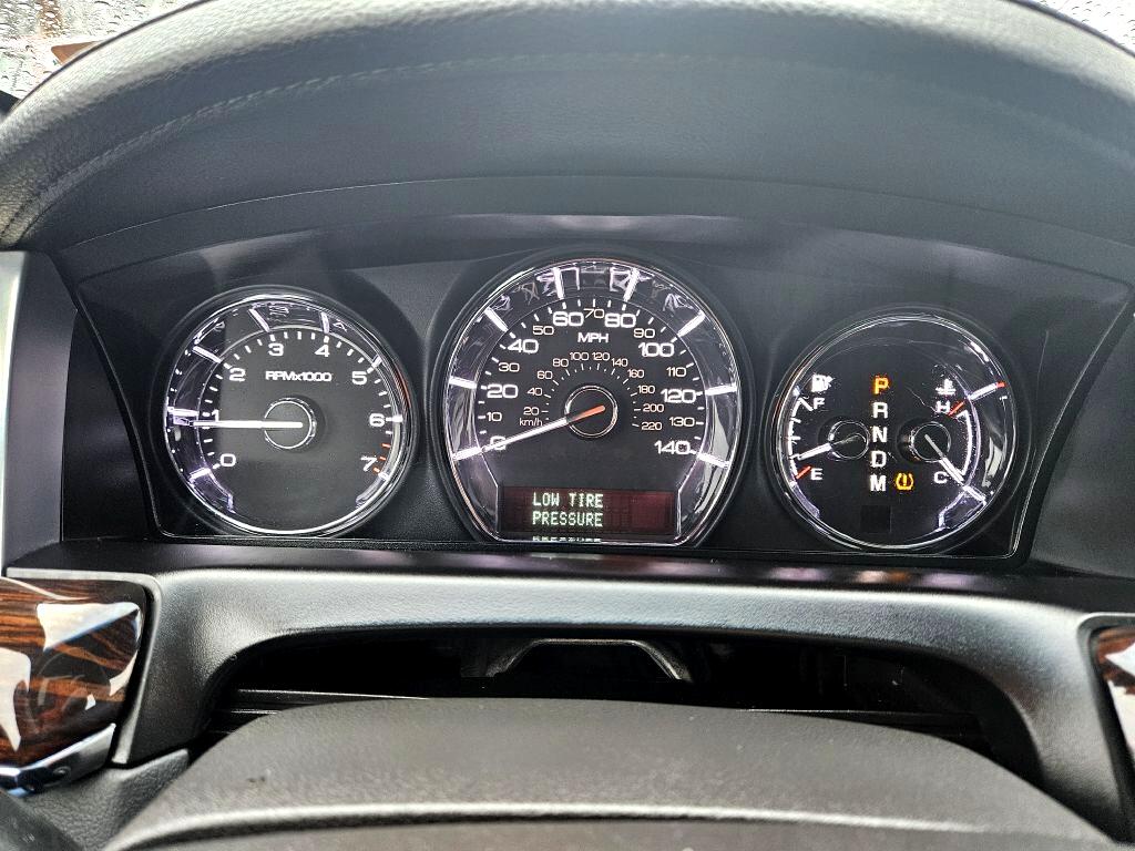 Lincoln MKS 4dr Sdn 3.7L FWD 2011