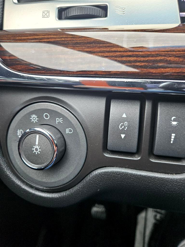 Lincoln MKS 4dr Sdn 3.7L FWD 2011