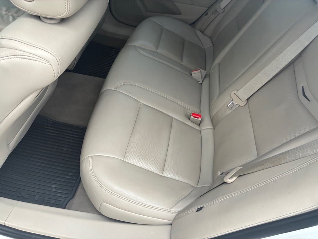 Cadillac XTS 4dr Sdn Luxury FWD 2015