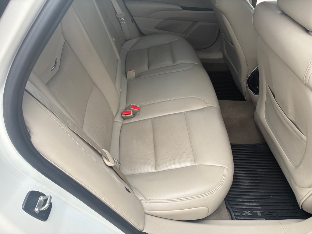 Cadillac XTS 4dr Sdn Luxury FWD 2015