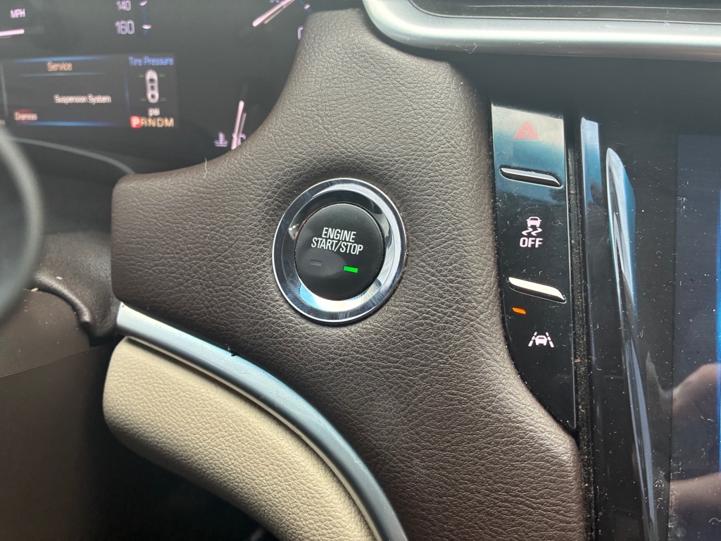 Cadillac XTS 4dr Sdn Luxury FWD 2015