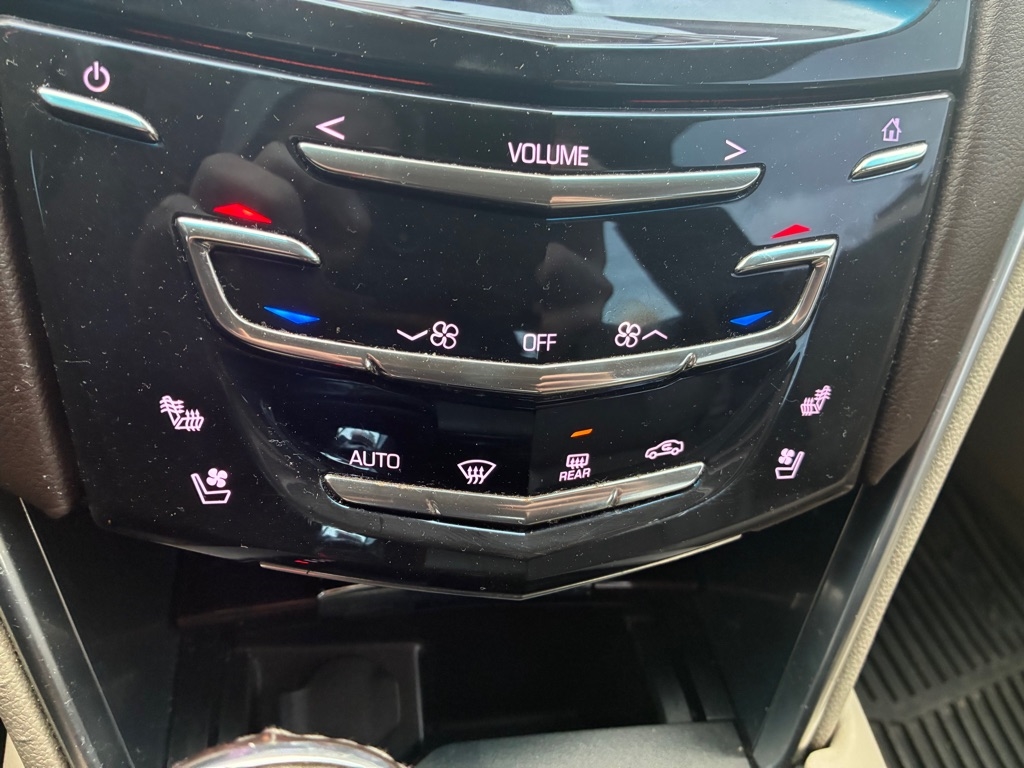 Cadillac XTS 4dr Sdn Luxury FWD 2015